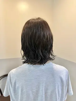 ミディアム カラー 三浦 彩那のヘアスタイル