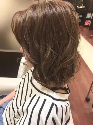ミディアム カラー BIANCO北堀江 AKANEのヘアスタイル