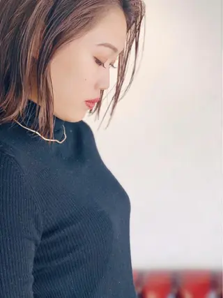 ミディアム カラー ヤノ ナオミのヘアスタイル