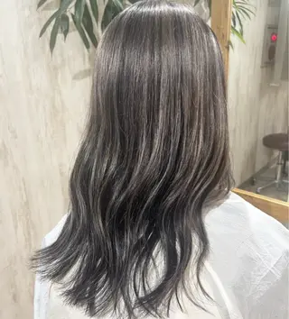 ミディアム カラー blau hair and care《ブラウ》所属・MARU.縮毛矯正 デザインカラーのヘアスタイル