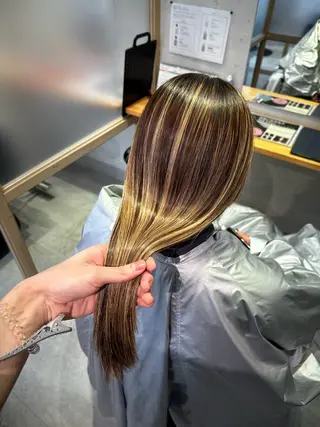 ロング JOS所属・上野ハイトーン/デ ザイン✂︎touiのヘアスタイル