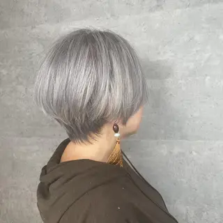 ショート カラー _WHITE 天王寺のヘアスタイル