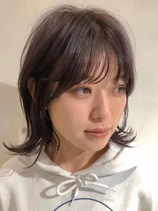 ショート カラー SALOWIN所属・ブリーチ✨ ボブ✨レイヤーのヘアスタイル