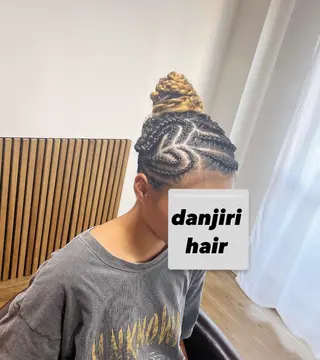 ヘアアレンジ キッズ un par un アンパルアン所属・un par unの眉毛・アイブロウイメージ