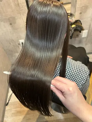 ロング カラー Nagi レイヤー ハイトーンのヘアスタイル
