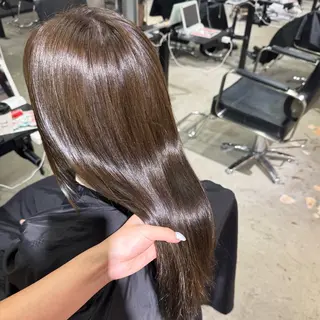 ロング Nozomi/透明感 /デザインカラーのヘアスタイル