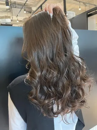 ロング カラー biscohair 髪にドラマを。のヘアスタイル