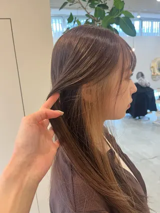 カラー 山口 愛結のヘアスタイル