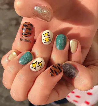 ネイル 沖縄市ネイルサロン エメラルドアイルのネイルデザイン