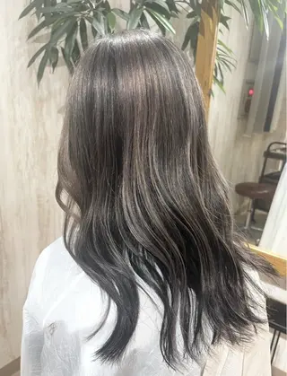 ロング カラー blau hair and care《ブラウ》所属・MARU.縮毛矯正 デザインカラーのヘアスタイル