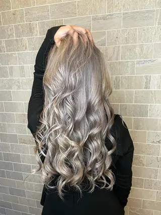 ロング ブリーチ毛矯正.髪質 改善.髪にドラマをのヘアスタイル