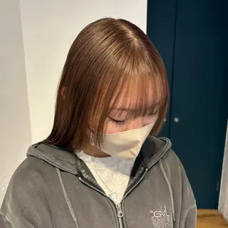 ミディアム カラー mina / 透明感ベージュカラーのヘアスタイル