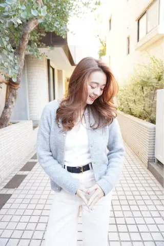 ミディアム カラー KARIN🤍 /レイヤーカットのヘアスタイル