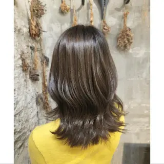ミディアム カラー 井尻 柚都歩のヘアスタイル