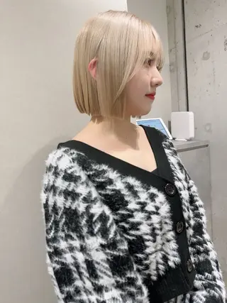 ミディアム カラー TATSU ミルクティーベージュのヘアスタイル