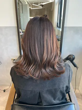 ミディアム ツノダ ルカのヘアスタイル