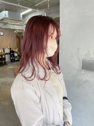 ミディアム カラー 髙橋一哉　ブリーチ/ ベージュカラーのヘアスタイル