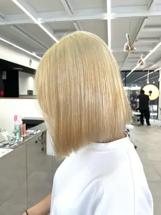 ショート カラー megu/ベージュ /暖色カラーのヘアスタイル