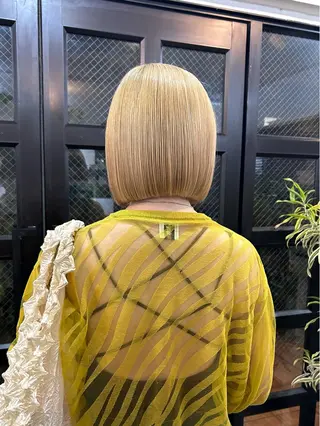 ショート カラー 岡田 知佳のヘアスタイル