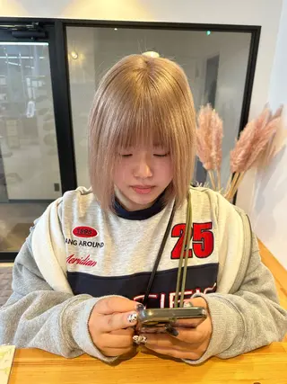 ミディアム カラー yuika .のヘアスタイル