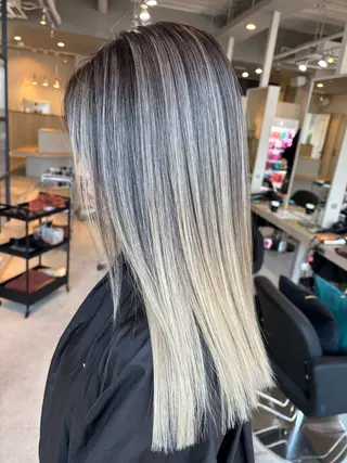 セミロング カラー Lia所属・皆木 智晴のヘアスタイル