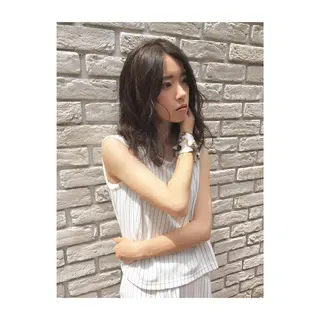 ミディアム セミロング カラー パーマ アオガミ （前髪顔周りカット）のヘアスタイル