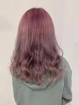 ロング カラー 乳井 悠香のヘアスタイル