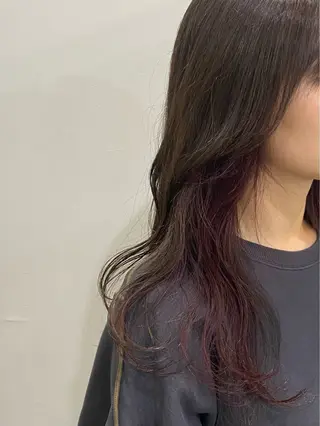 セミロング センターパート/ニ ュアンスパーマのヘアスタイル