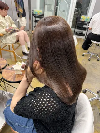 カラー maina/透明感 ベージュ/ブラウンのヘアスタイル