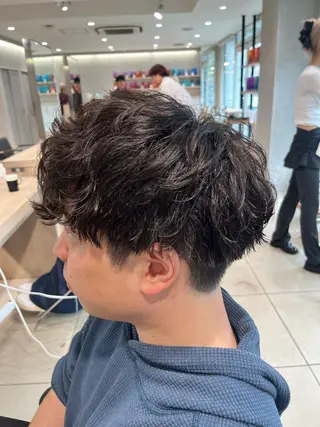 パーマ メンズ 巖本 真希のヘアスタイル