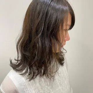 セミロング カラー 入江 志穂のヘアスタイル