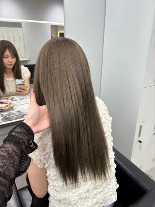 ロング カラー noa 寒色系カラーブリーチのヘアスタイル