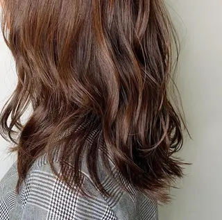 セミロング カラー 小森 衣純のヘアスタイル