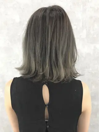 ミディアム カラー TOMOYAレイヤー ブリーチ縮毛矯正のヘアスタイル