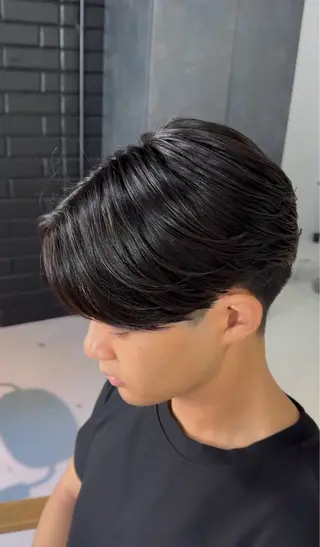 ショート メンズ men's salon gaudi 高槻店所属・波巻きパーマ/ 曲がる縮毛矯正/川岸のヘアスタイル