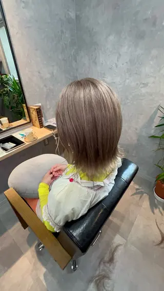 ミディアム motoトップカラー リスト/ブリーチカラのヘアスタイル