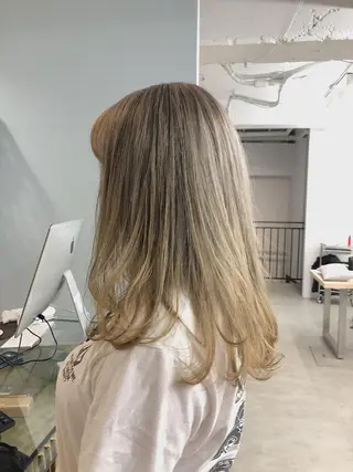 ロング カラー ヘアアレンジ flamme Annaのヘアスタイル
