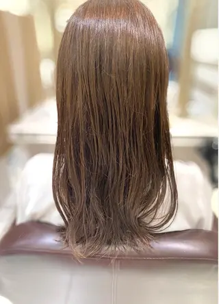 ロング カラー 仁科 友恵のヘアスタイル