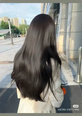 セミロング ＡＯ所属・艶々ペールハイトーン 🫧🦋/YUINAのヘアスタイル