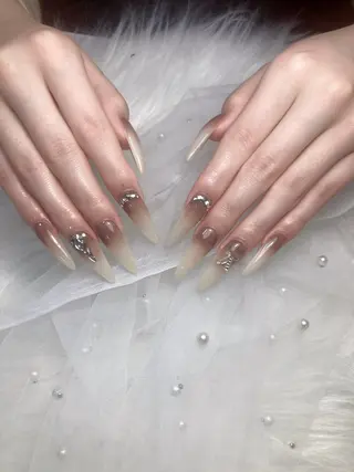 ネイル U·Mi nail salon所属・U·MI 長さ出し専門店のネイルデザイン