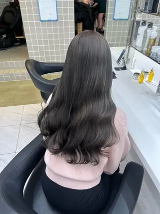 セミロング 寒色＆ブリーチ特化 寒色MiOのヘアスタイル