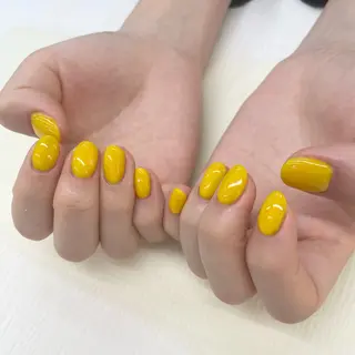 ネイル esNAIL新宿西口店所属・emi esNAILのネイルデザイン