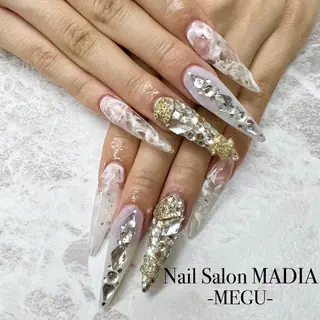 ネイル MADIA藤沢所属・MADIA MEGUのネイルデザイン