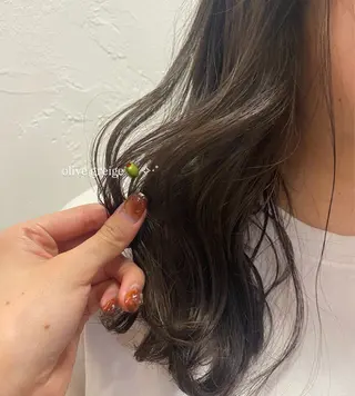 カラー Lomalia Yuzukiのヘアスタイル