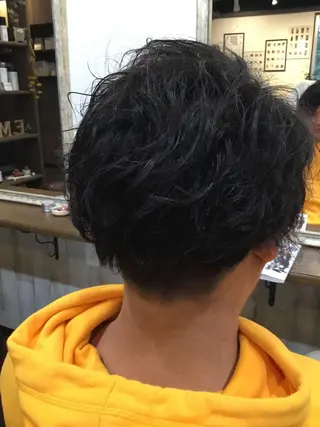 ショート パーマ メンズ 金崎 新吾のヘアスタイル