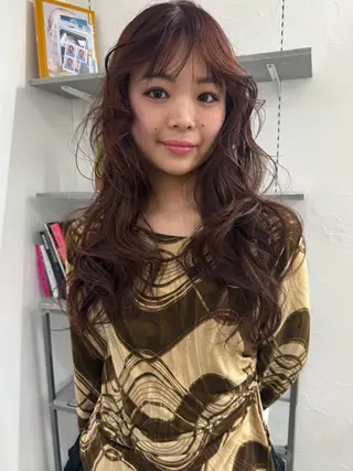 ロング イシイ モエカのヘアスタイル