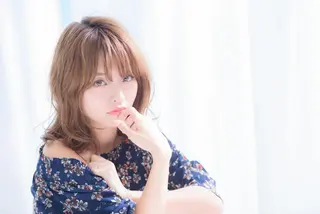 ミディアム 小林 永佳のヘアスタイル