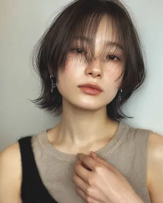 ショート REIKA/レイヤー /ボブ/透明感カラーのヘアスタイル