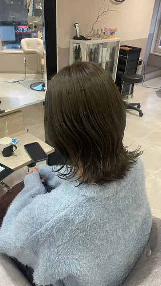 ミディアム カラー ayano / 透明感・くすみカラーのヘアスタイル