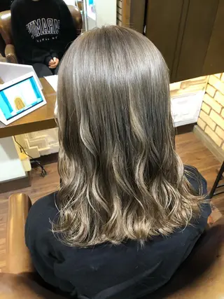 カラー AGREE Momokaのヘアスタイル